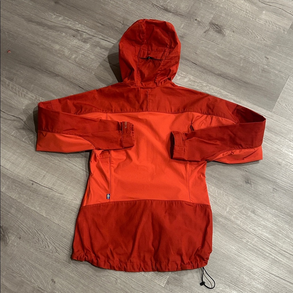 FJALL RAVEN
Abisko Lite Trekking Jacket W
Cabin Red-Rowan Red - Picture 12 of 13